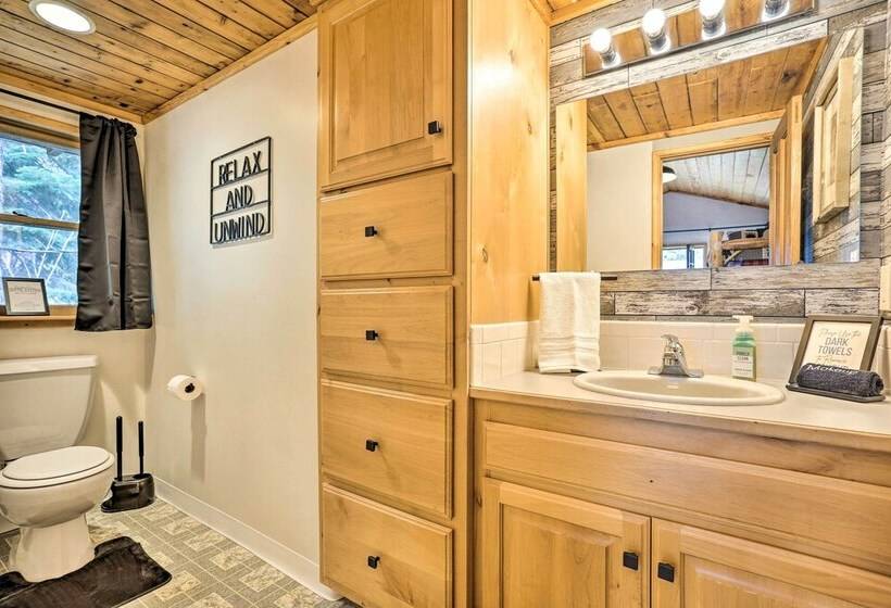 Peaceful Cabin W/ Mtn + River Views, Fire Pit