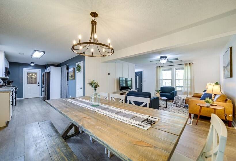 Peaceful Candler Cabin W/ Private Hot Tub!