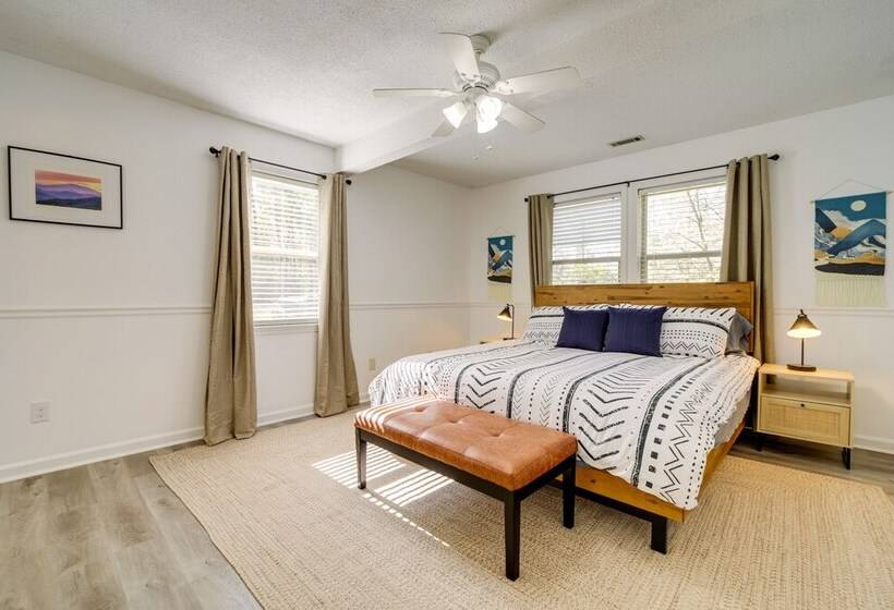 Peaceful Candler Cabin W/ Private Hot Tub!