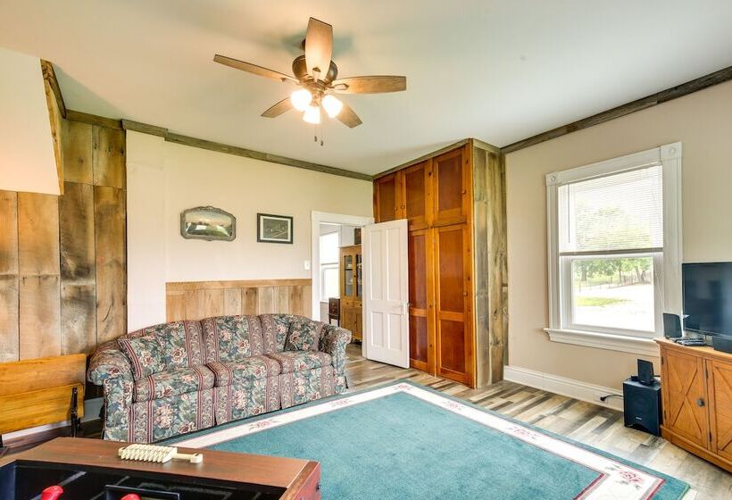 Peaceful Country Home In Serene Setting With Yard