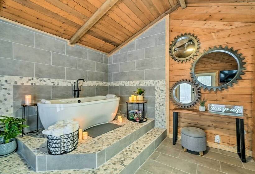 Peaceful Jamestown Retreat W/ Sauna!