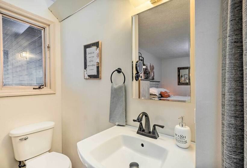 Peaceful Jamestown Retreat W/ Sauna!