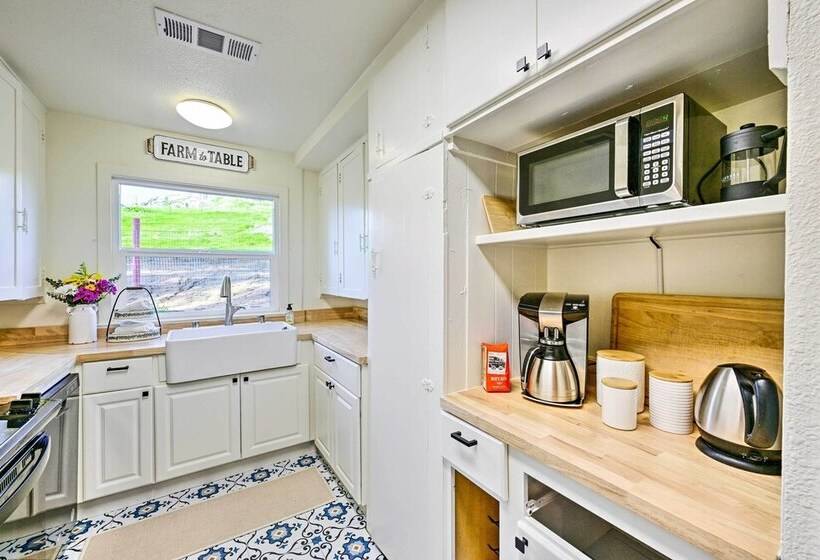 Peaceful Ranch Home W/ Sierra Nevada Views