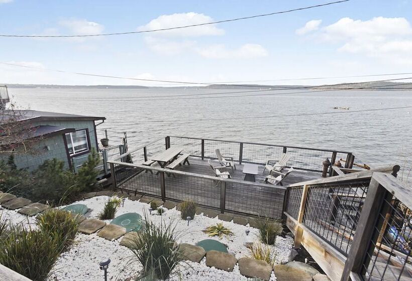 پانسیون Cedar And Sage