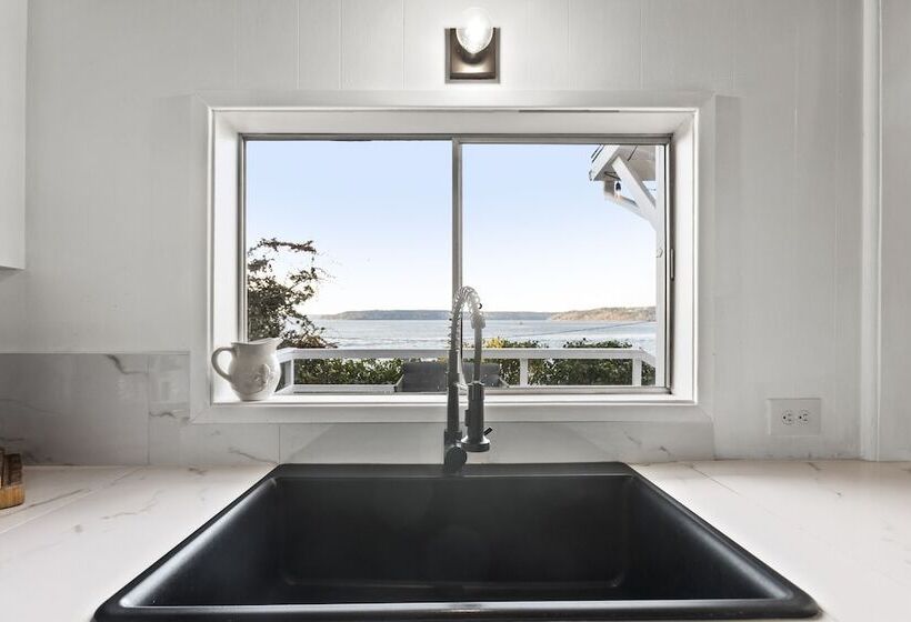 پانسیون Cedar And Sage