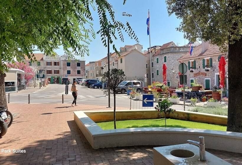 بنسيون Refresh Boutique Suites   Central Point