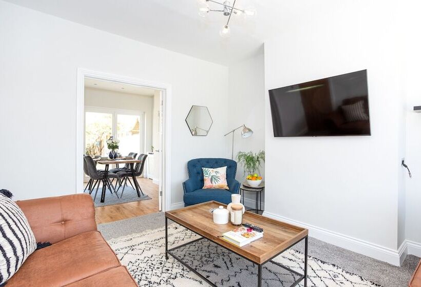 بنسيون The Carlton By Sorted Stay