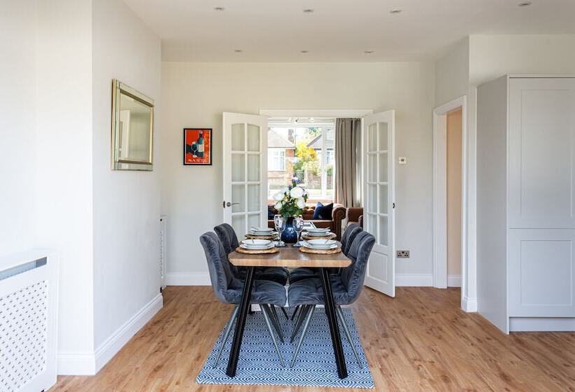 بنسيون The Carlton By Sorted Stay