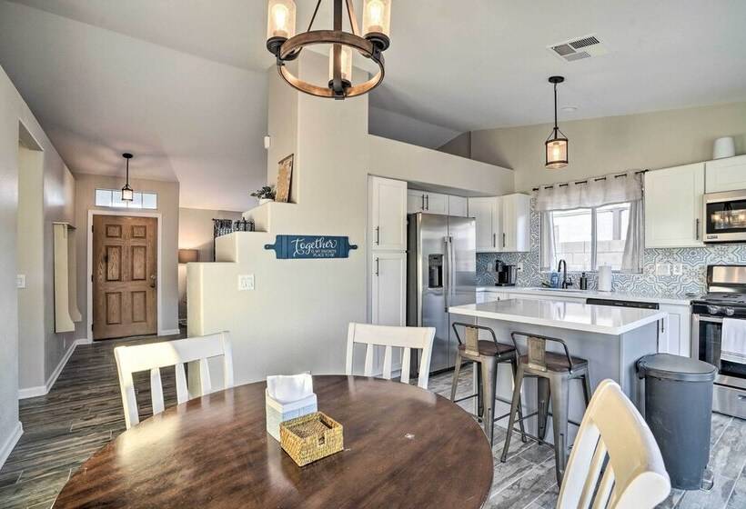 Peoria Home W/ Fenced Outdoor Pool + Yard!