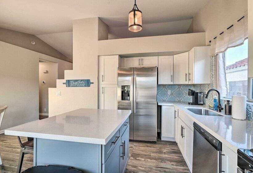 Peoria Home W/ Fenced Outdoor Pool + Yard!