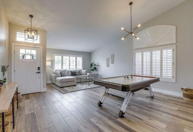 Central Peoria Home W/ Heated Pool ~ 2 Mi To Dtwn!