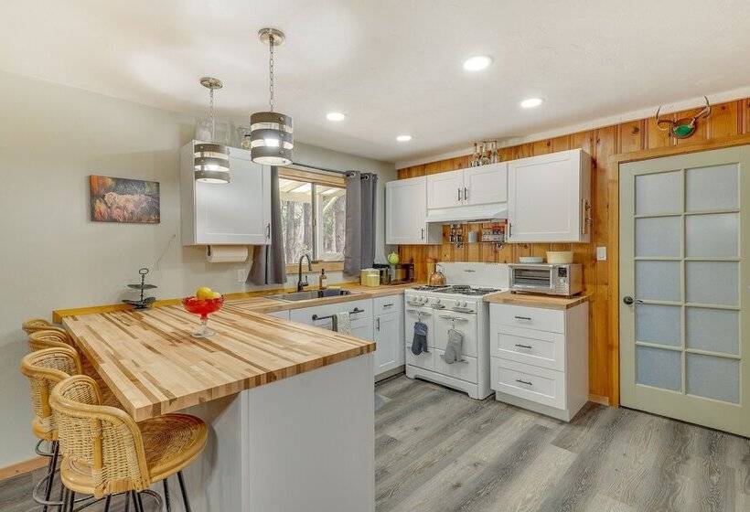 Pet Friendly Alpine Cabin W/ Gas Grill & Fireplace