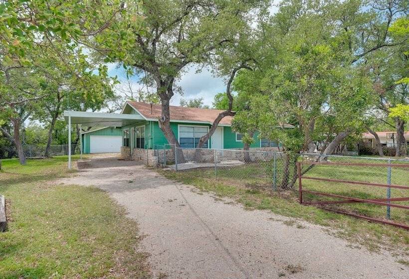 Pet Friendly Canyon Lake Home   2 Mi To Beach!