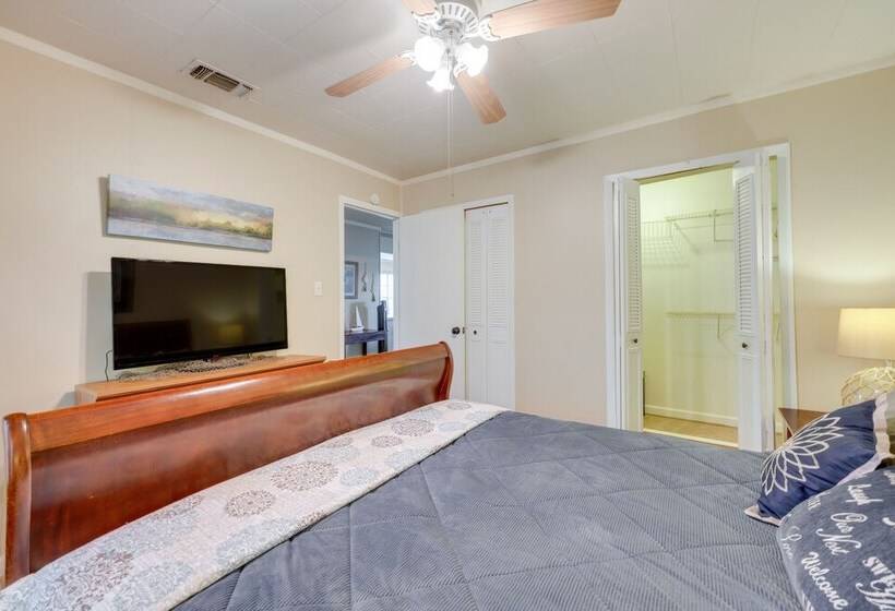 Pet Friendly Canyon Lake Home   2 Mi To Beach!