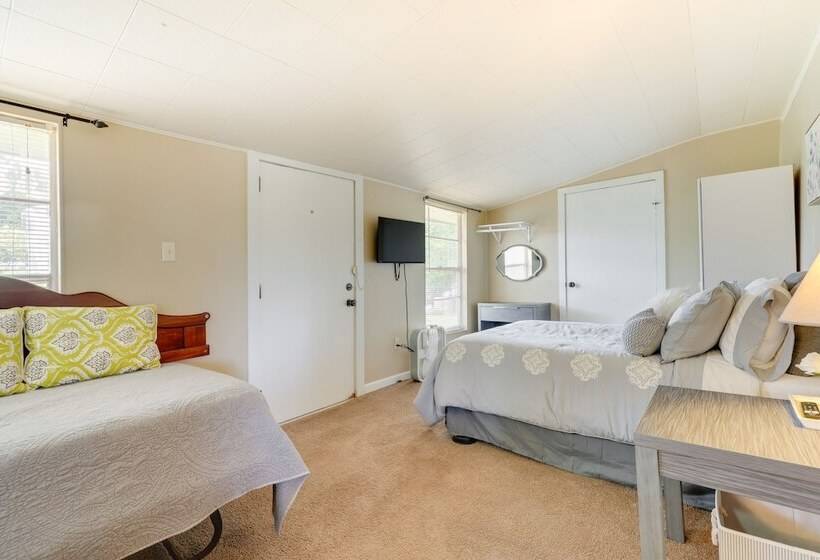 Pet Friendly Canyon Lake Home   2 Mi To Beach!