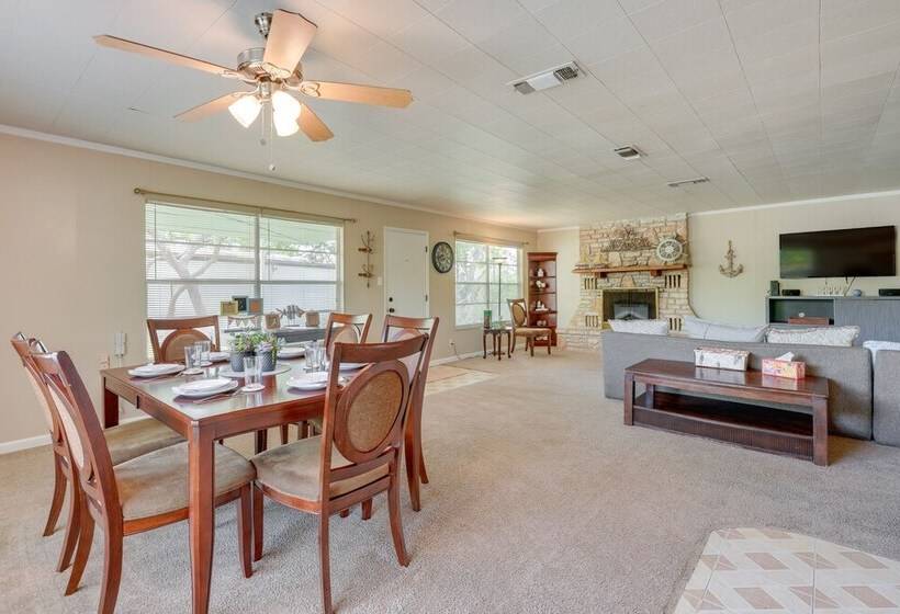 Pet Friendly Canyon Lake Home   2 Mi To Beach!