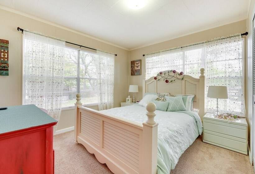 Pet Friendly Canyon Lake Home   2 Mi To Beach!