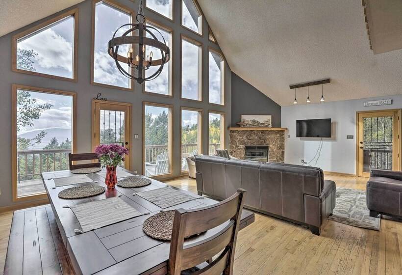 Hot Tub & Mountain Views: Conifer Cabin!