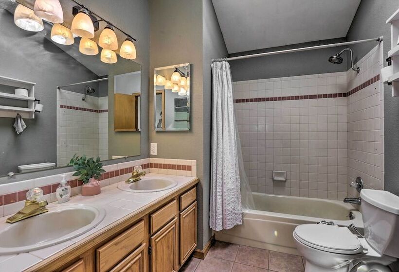 Hot Tub & Mountain Views: Conifer Cabin!