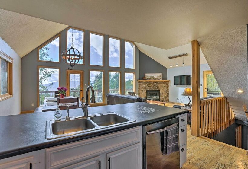 Hot Tub & Mountain Views: Conifer Cabin!
