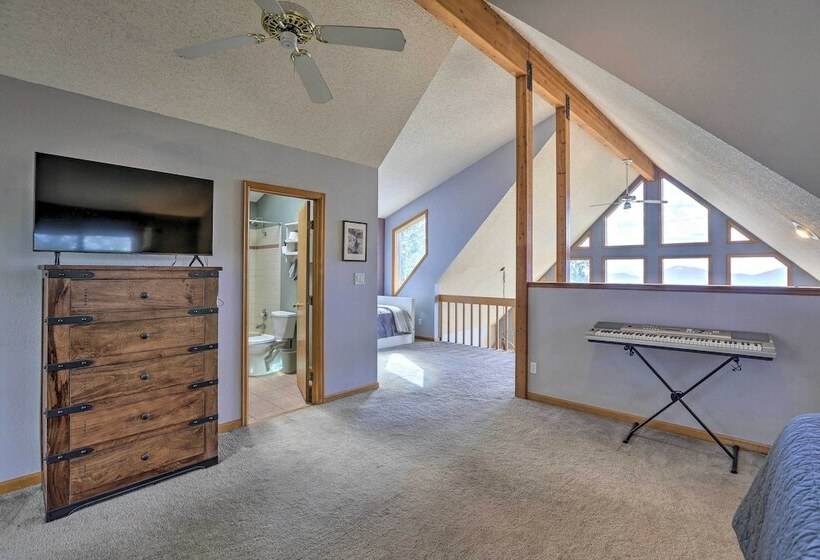 Hot Tub & Mountain Views: Conifer Cabin!