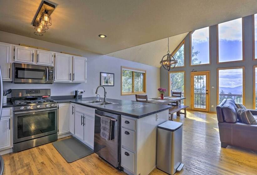 Hot Tub & Mountain Views: Conifer Cabin!