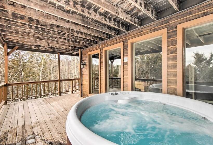 Hot Tub & Mountain Views: Conifer Cabin!