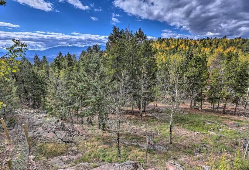 Hot Tub & Mountain Views: Conifer Cabin!