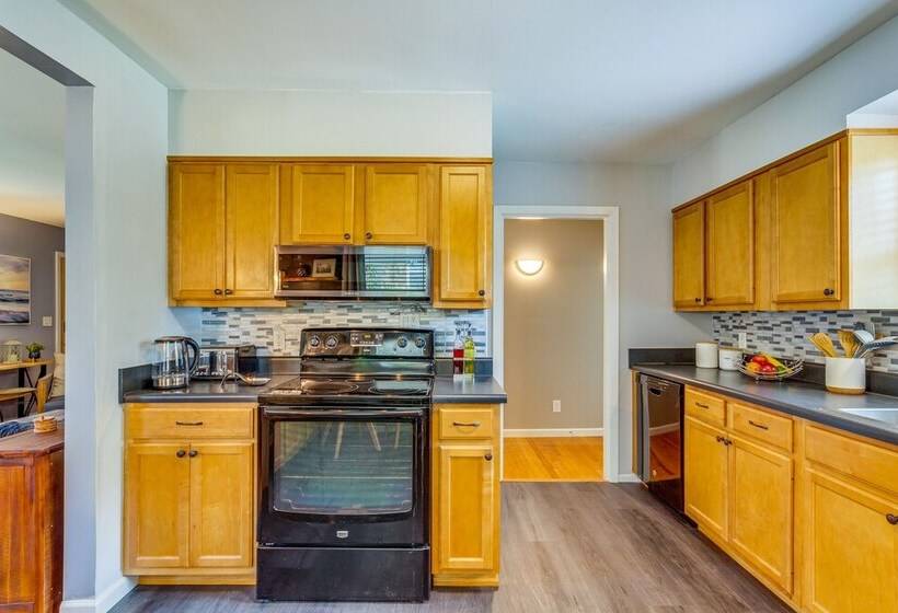 Pet Friendly Pensacola Home W/ Sunny Backyard!