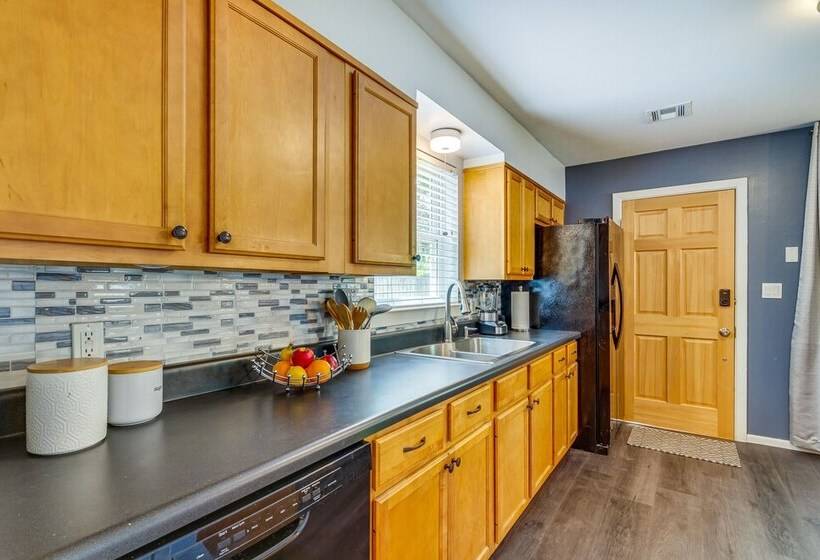 Pet Friendly Pensacola Home W/ Sunny Backyard!