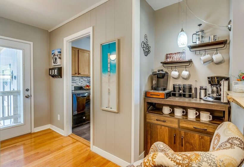 Pet Friendly Pensacola Home W/ Sunny Backyard!