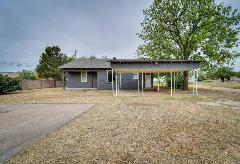 Pet Friendly North Texas Home W/ Spacious Yard!