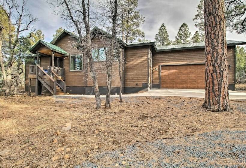 Pinetoplakeside Cabin: Walk To Stables!