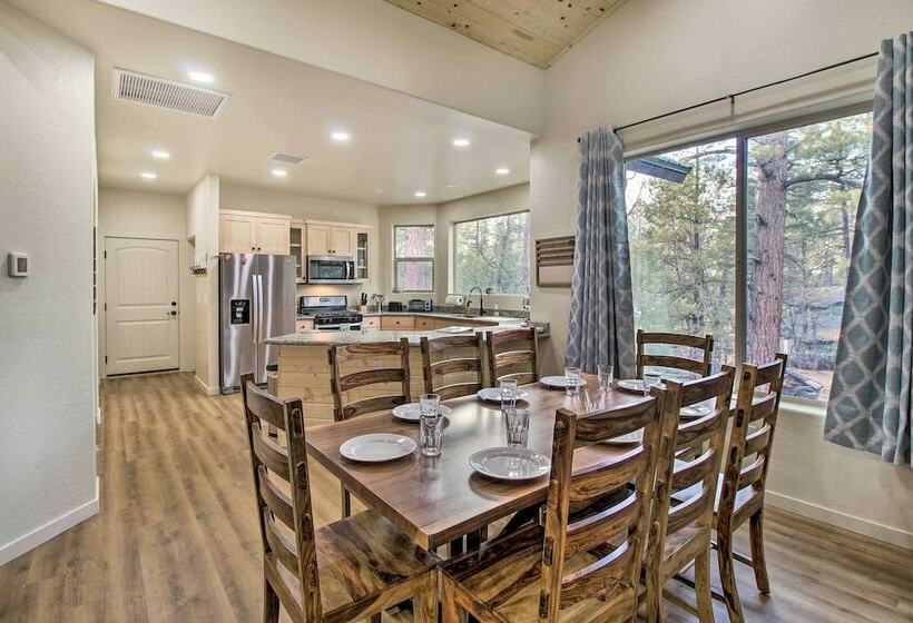 Pinetoplakeside Cabin: Walk To Stables!