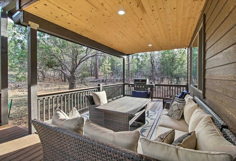 Pinetoplakeside Cabin: Walk To Stables!