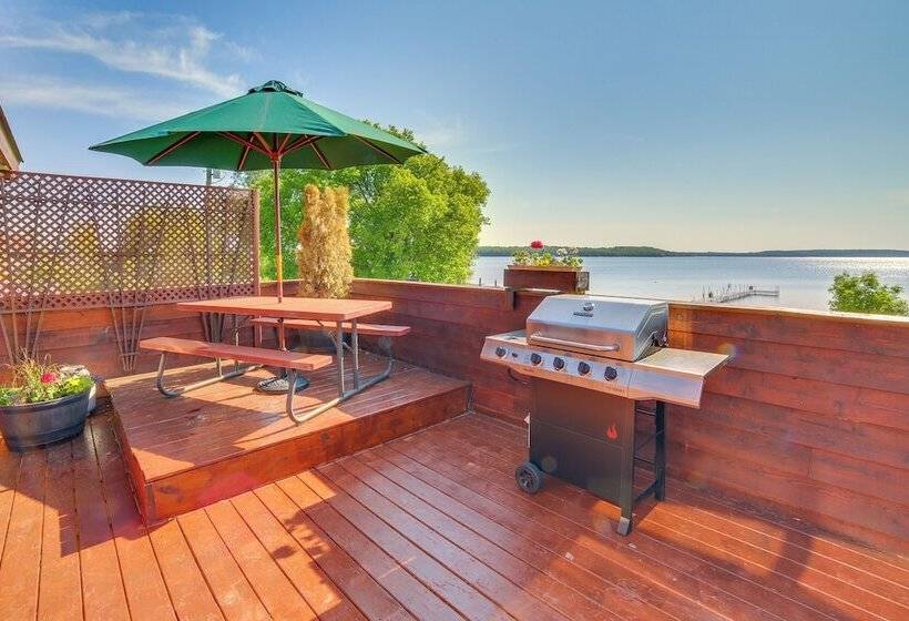 Prairie Style Home On Garden Bay W/ Deck + Hot Tub