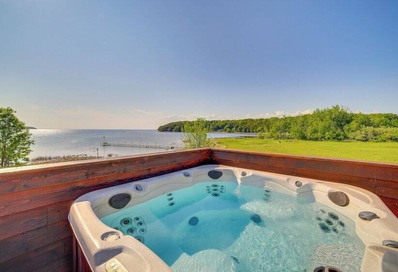 Prairie Style Home On Garden Bay W/ Deck + Hot Tub