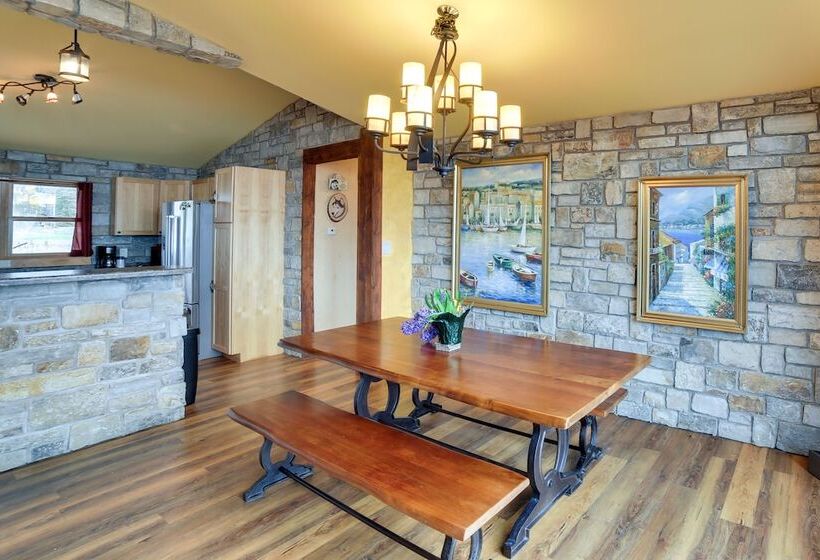 Prairie Style Home On Garden Bay W/ Deck + Hot Tub