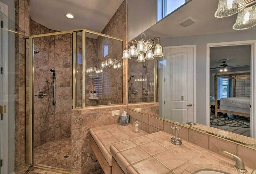 Luxe Phoenix Home: Desert Butte View & Heated Pool