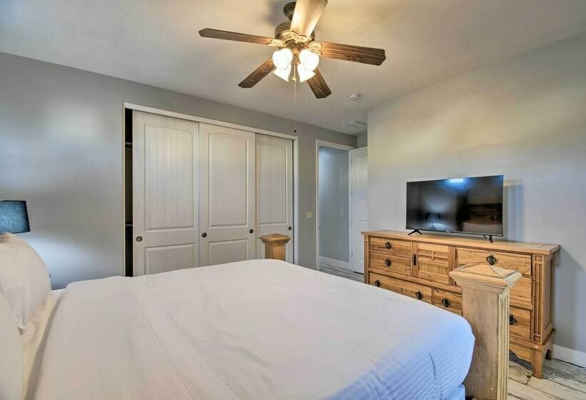 Luxe Phoenix Home: Desert Butte View & Heated Pool