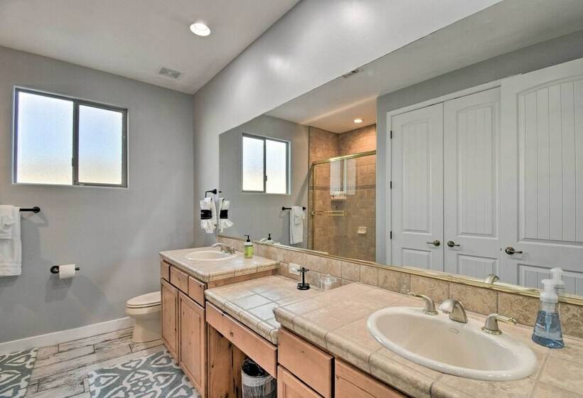 Luxe Phoenix Home: Desert Butte View & Heated Pool