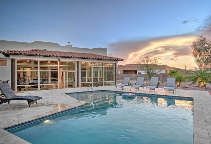 Luxe Phoenix Home: Desert Butte View & Heated Pool