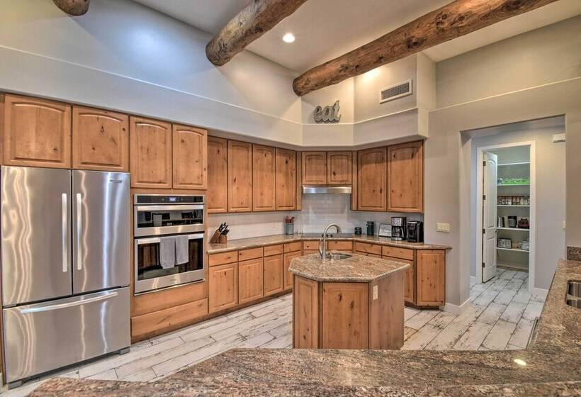 Luxe Phoenix Home: Desert Butte View & Heated Pool