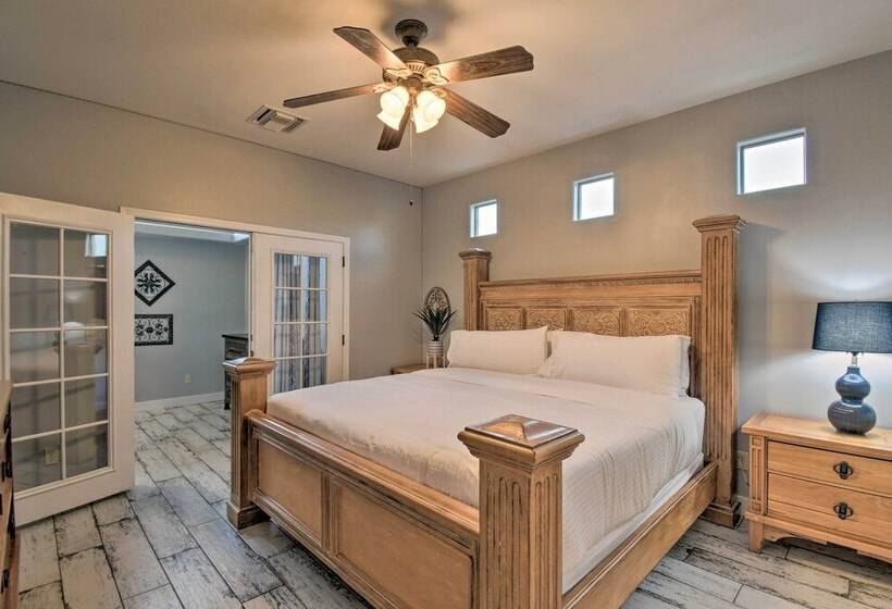 Luxe Phoenix Home: Desert Butte View & Heated Pool