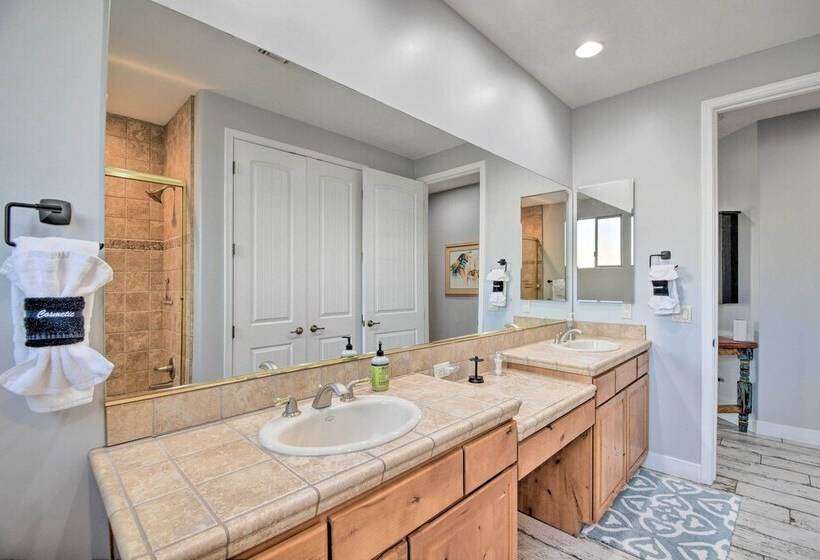 Luxe Phoenix Home: Desert Butte View & Heated Pool