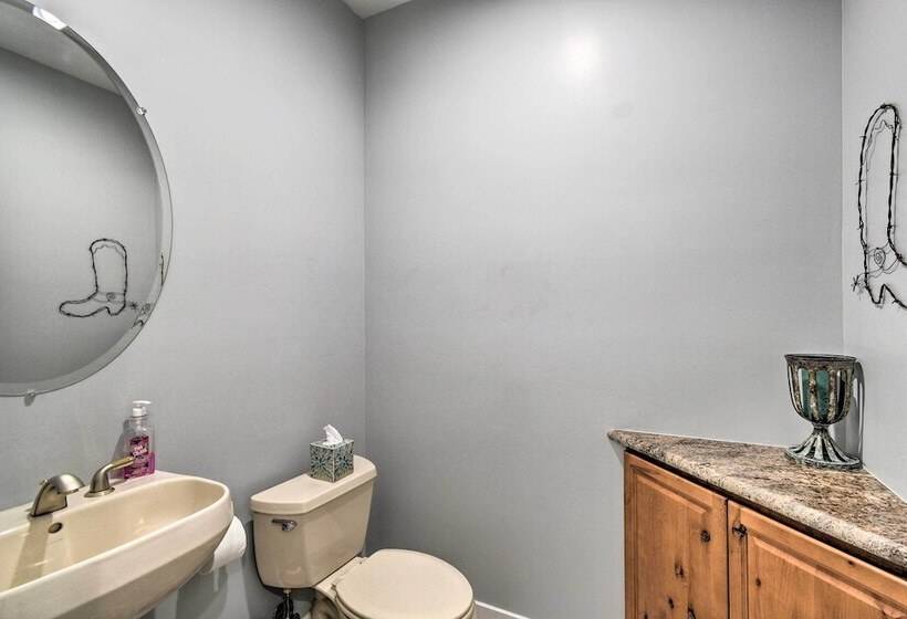 Luxe Phoenix Home: Desert Butte View & Heated Pool