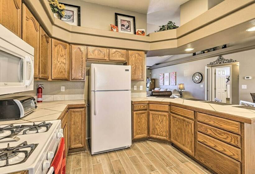 Quaint Bullhead City Home: Patio + Mtn Views!