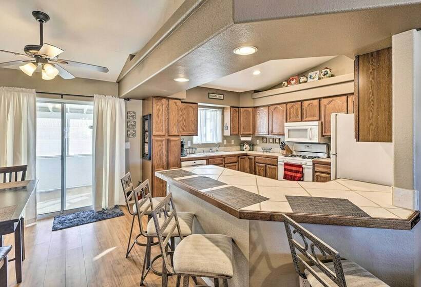 Quaint Bullhead City Home: Patio + Mtn Views!