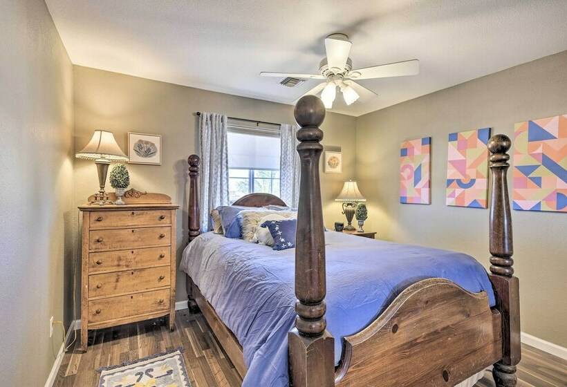 Quaint Bullhead City Home: Patio + Mtn Views!