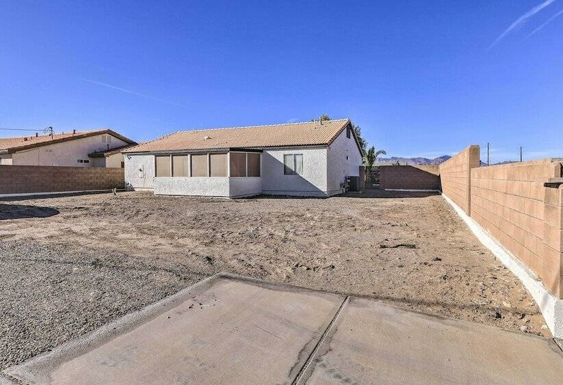 Quaint Bullhead City Home: Patio + Mtn Views!
